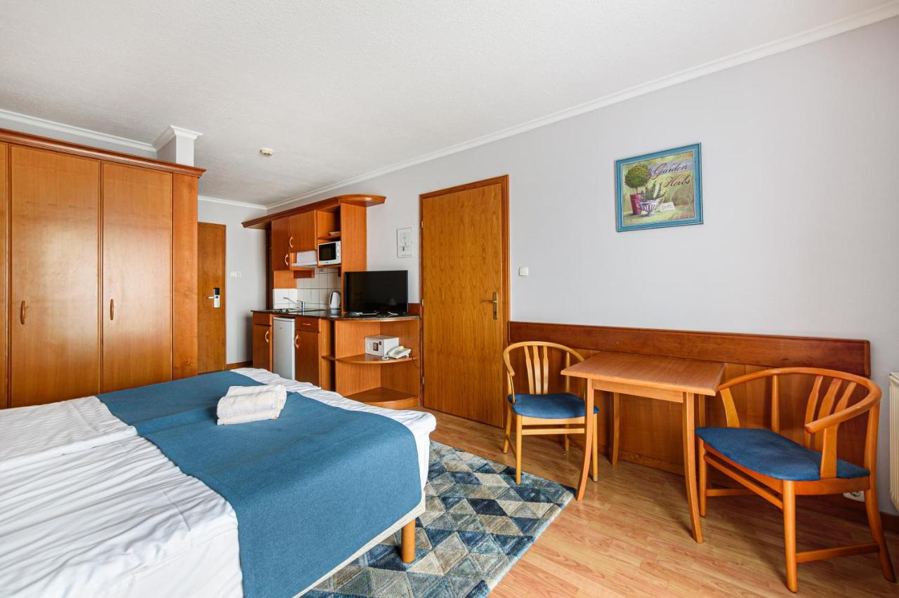 Club Hotel 3*